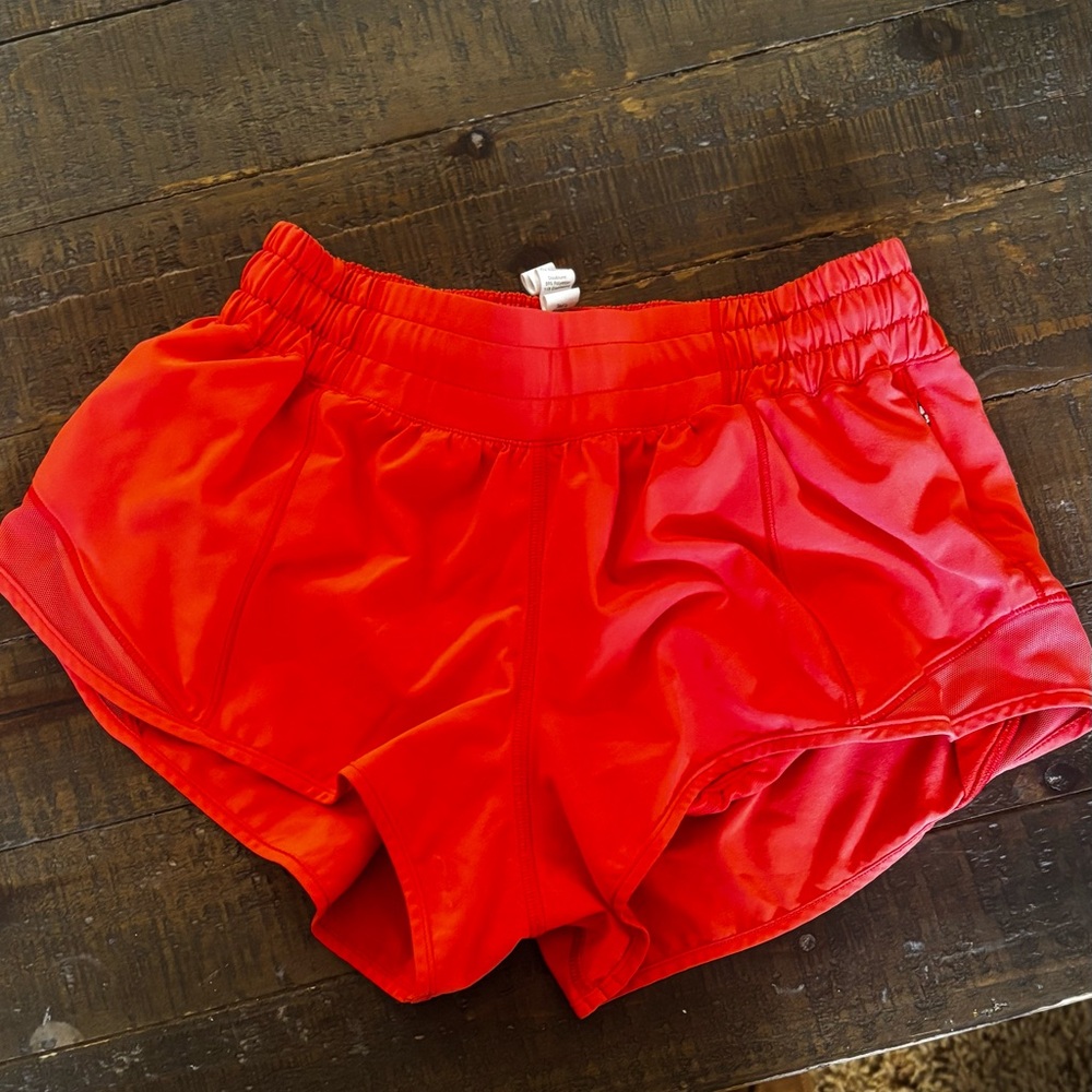 orange hotty hot lululemon 2.5 inch shorts size 4